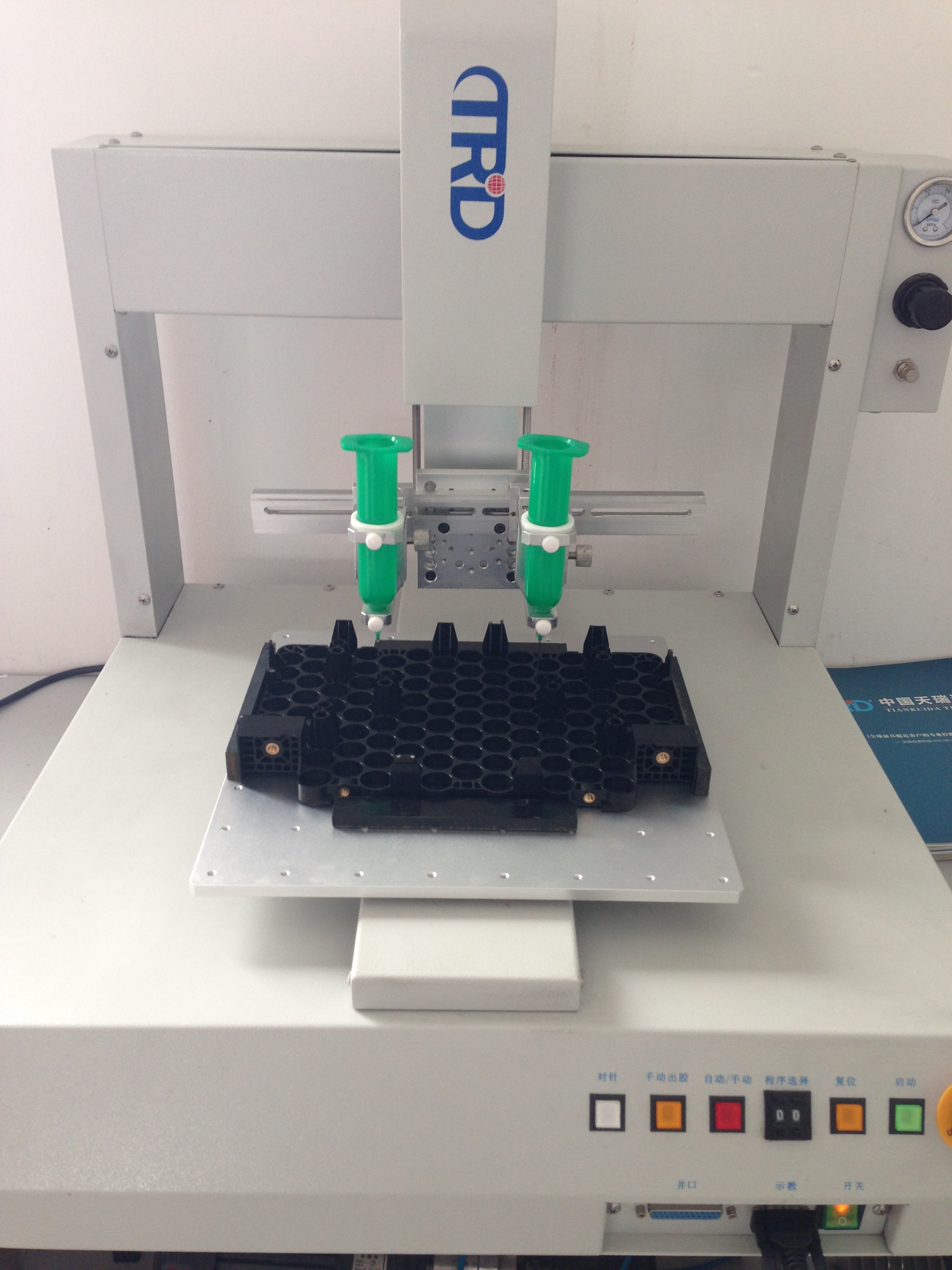汽車鋰電自動點膠注意事項